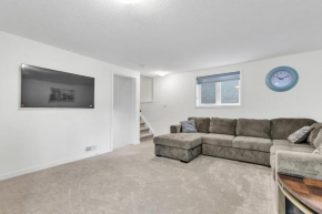 Modern 1 Bedroom + Den in Cambridge